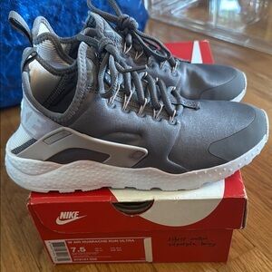 Nike Women Air Huarache Run Ultra Shoes. Size 7.5